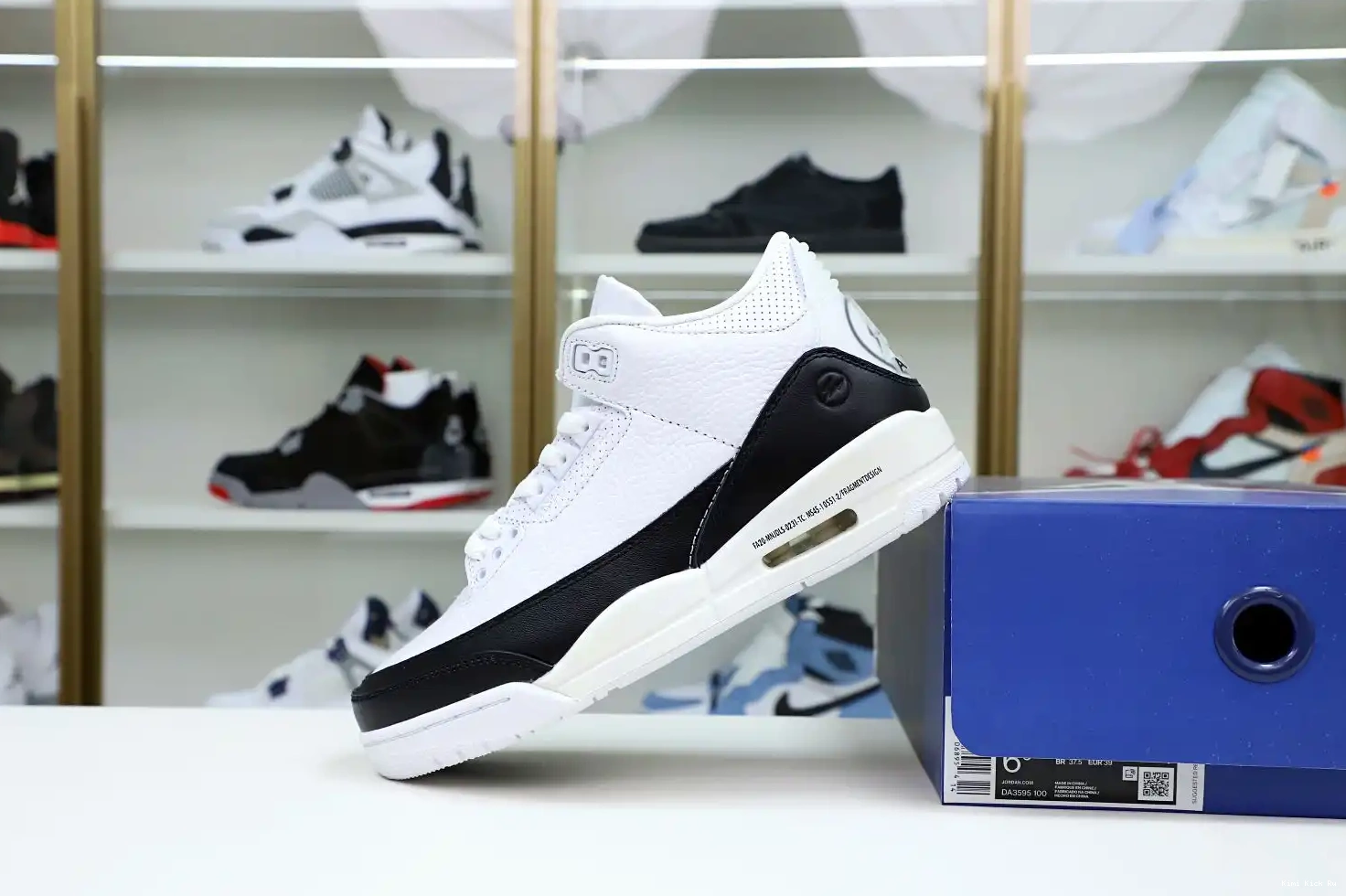 DESIGN AIR 'WHITE' RETRO 3 SP Kimikick X FRAGMENT JORDAN 0715